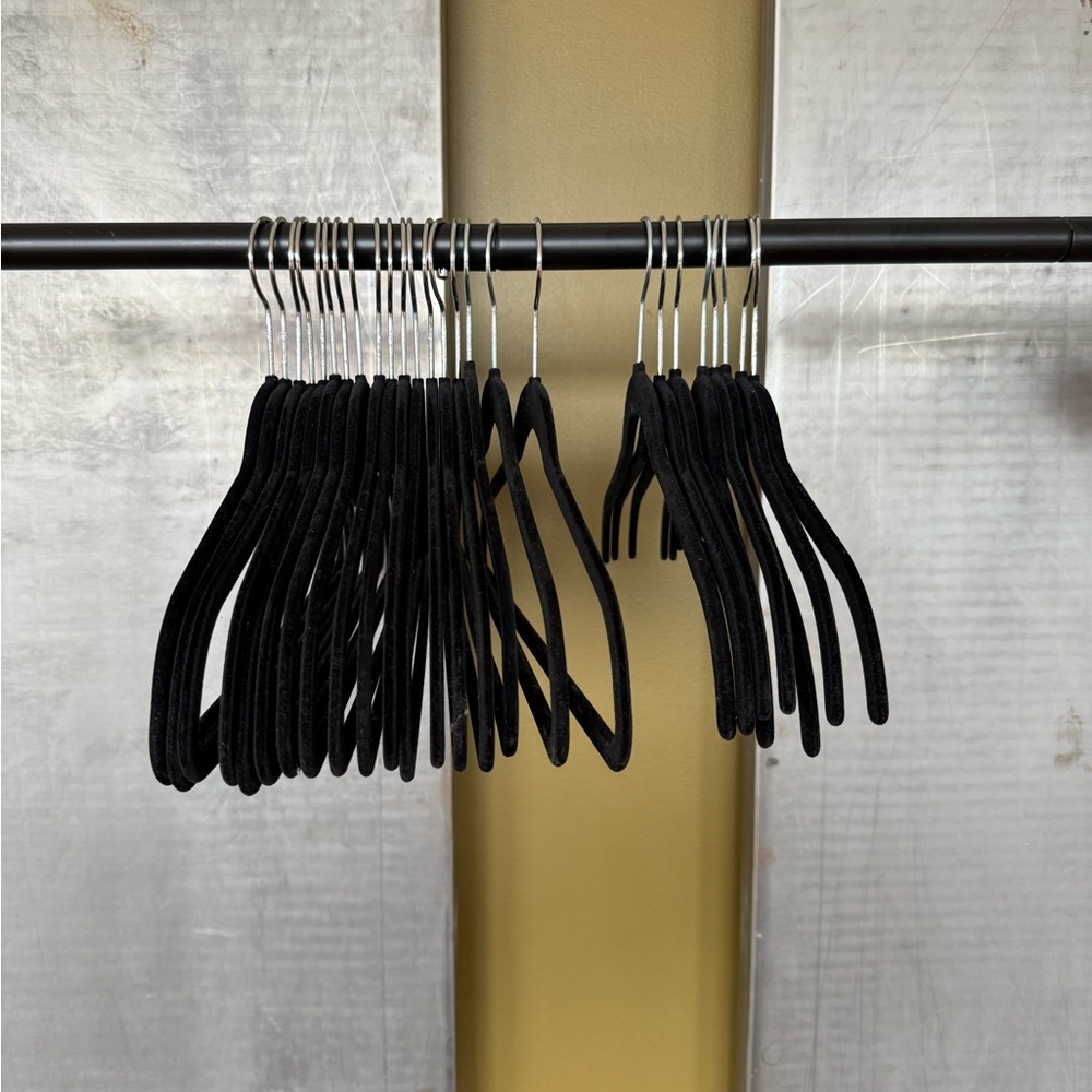 26 Joy Mangano Black Velvet Hangers